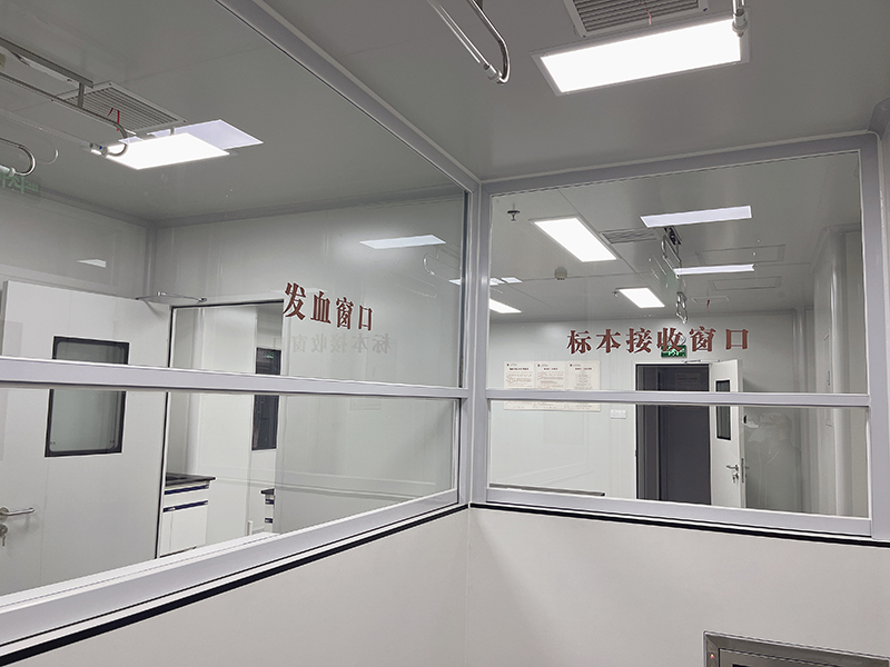 河南肛肠医院检验科发血窗口、标本传递隔断洁净室完工实拍 河南肛肠医院检验科发血窗口、标本传递隔断洁净室完工实拍