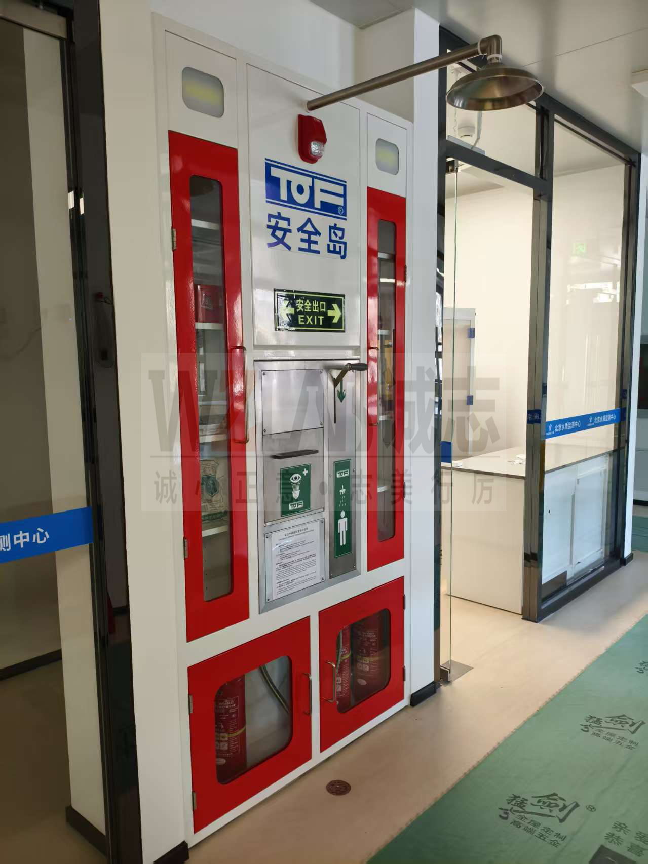北京水质检测实验室集成安全岛,洗眼冲淋、应急消防设施实拍 北京水质检测实验室集成安全岛,洗眼冲淋、应急消防设施实拍