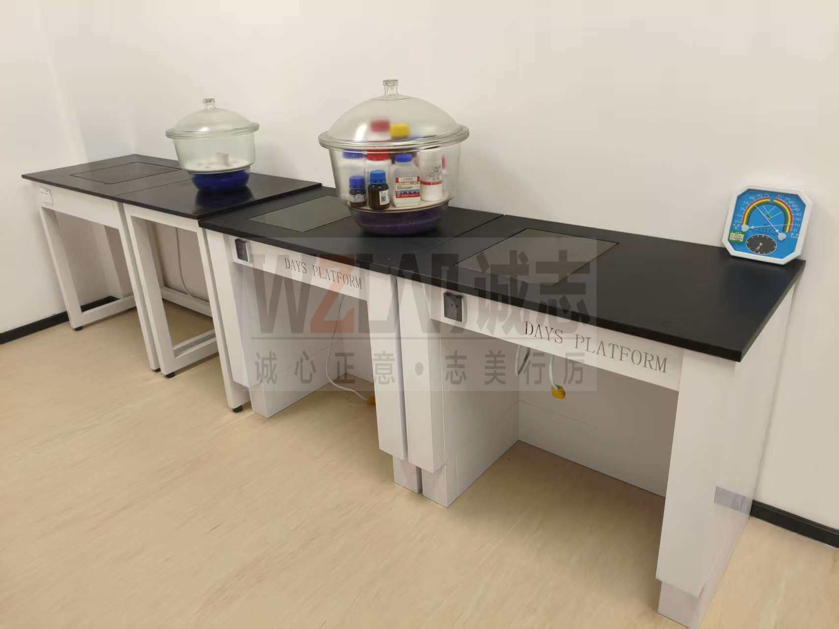 北京某水质监测实验室减震天平台,用于精密称量实拍 北京某水质监测实验室减震天平台,用于精密称量实拍